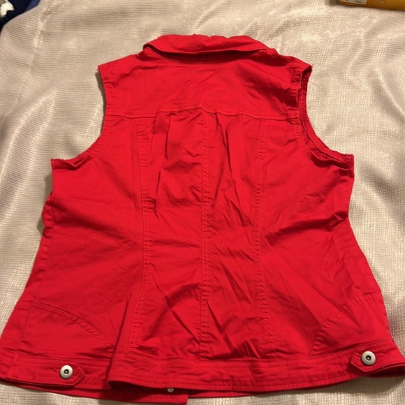 Preowned red long vest - Picture 3 of 3